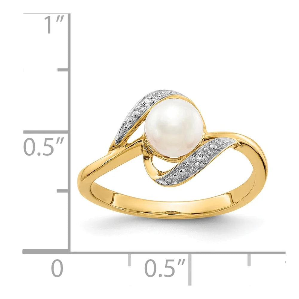14kt Yellow Gold Diamond and Cultured Pearl Ring Size 7 E115