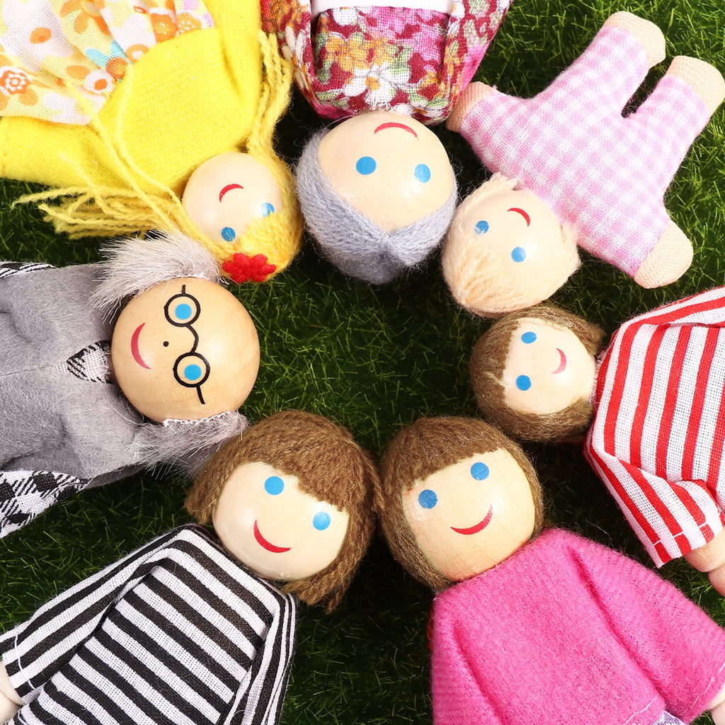 7pcs Wooden Dolls Pretend Play Set B389