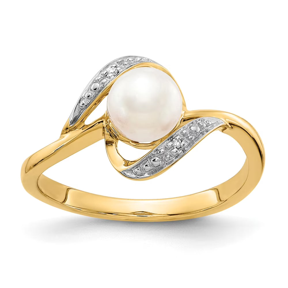 14kt Yellow Gold Diamond and Cultured Pearl Ring Size 7 E115