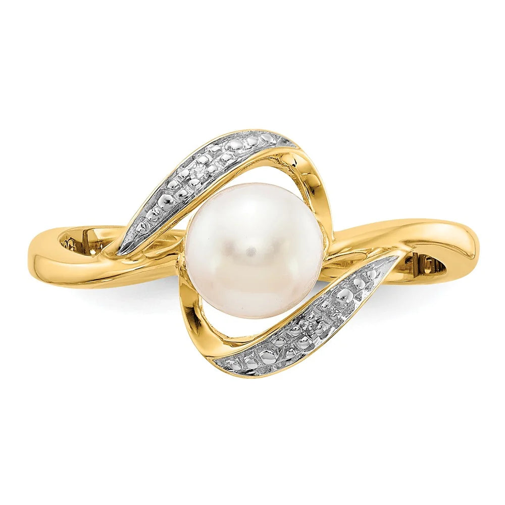 14kt Yellow Gold Diamond and Cultured Pearl Ring Size 7 E115